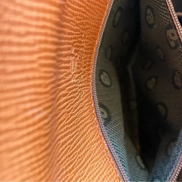 Biscuter Barcelona Leather Handbag - Picture 13 of 16